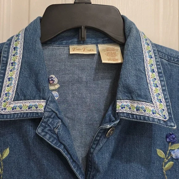 Bobbie Brooks Light Blue Denim Top with Gold Logo Tag Size L - Picture 2 of 10